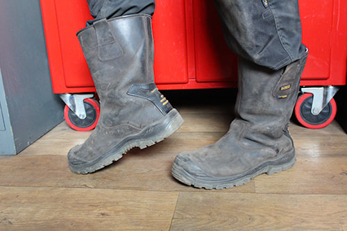 hyena nevis safety rigger boots