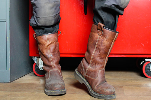 hyena rigger boots